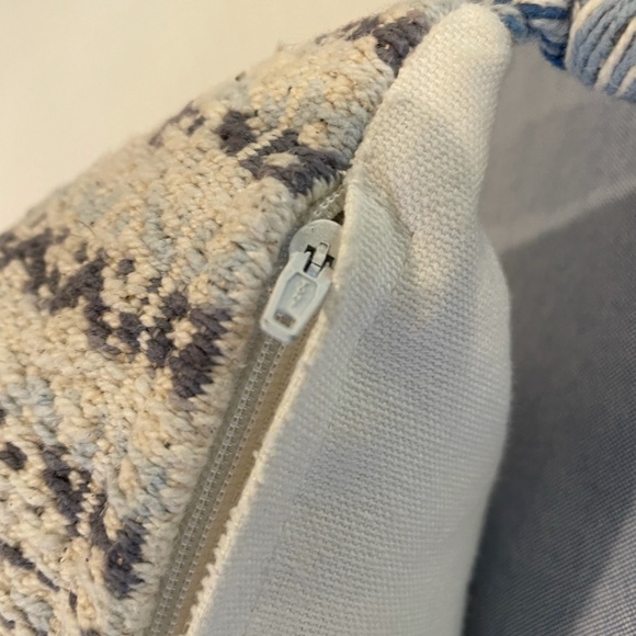 Set Of decorative accent pillow covers with zipper enclosures and tassel trim - Picture 5 of 7